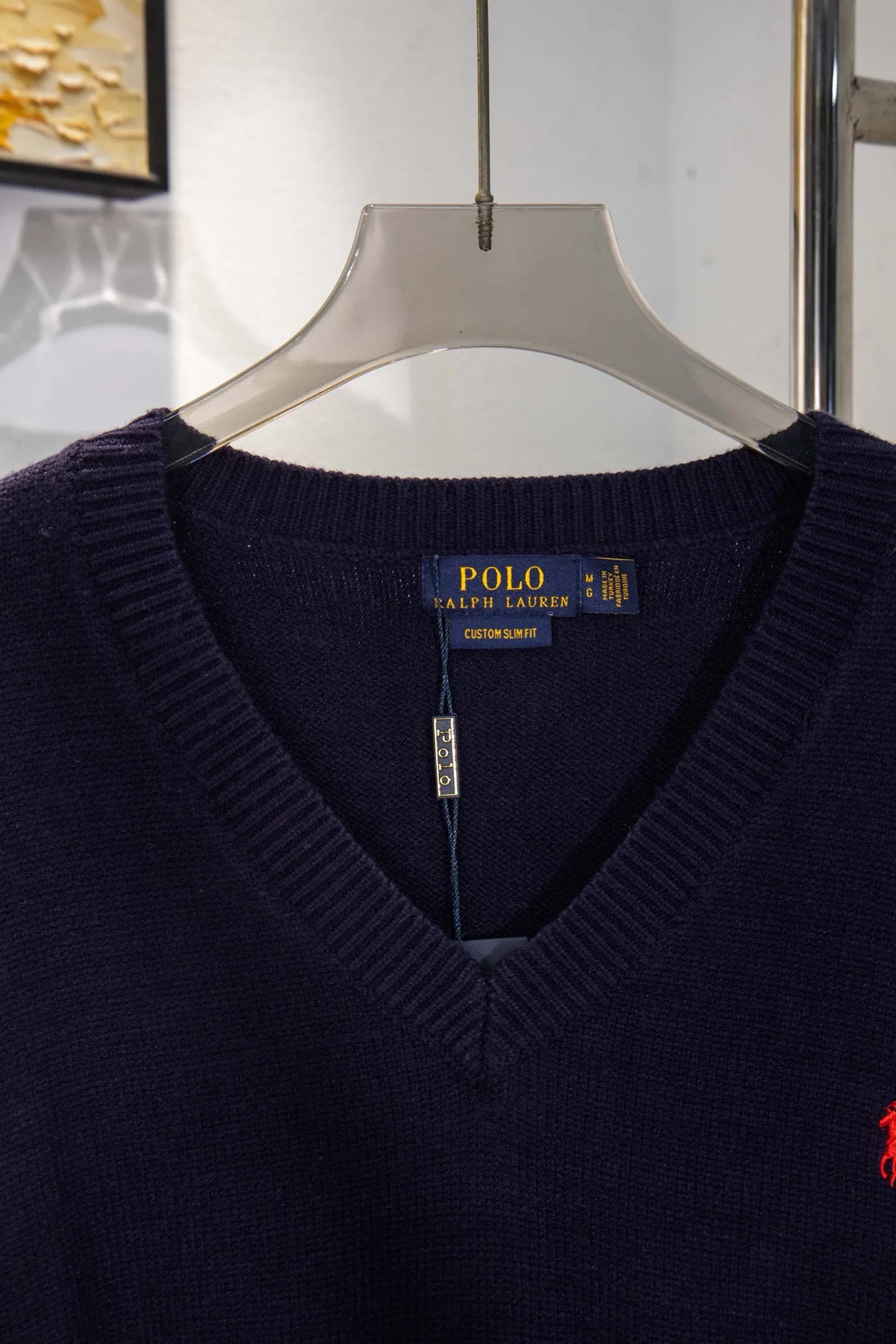 P210 Style number: Y197 Ralph Lauren men's crew neck sweater men's hemp flower original collar sweater. The version is really good-looking. It can be worn alone or as a jacket to be worn inside or outside. The upper body shows personal fashion charm. Four colors are available. The same style for men and women. A must-see item for new summer products. Tag, hanging grain, washed, packaging bag, full set of accessories. Very good appearance. Super exquisite workmanship. Size: S-XL